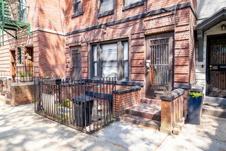 35 Hampton Pl in Brooklyn, NY - Foto de edificio - Building Photo