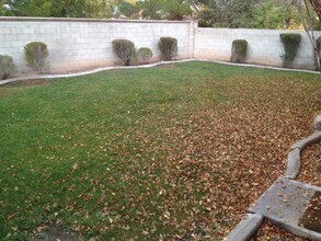 215 Camelback Ridge Ave in Henderson, NV - Building Photo - Building Photo