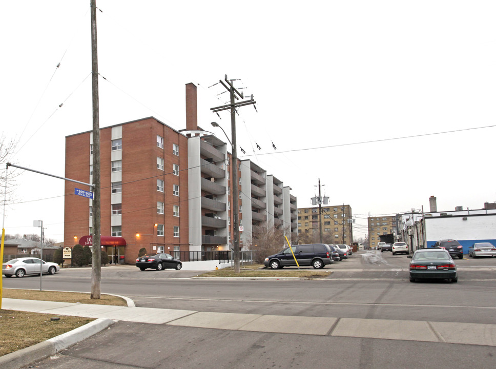 10 Jayzel Drive in Toronto, ON - Building Photo