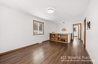 411 Monroe Pl in Hopkins, MN - Building Photo - Building Photo