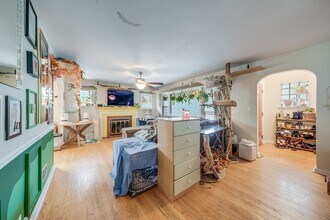 902 W Union St in Champaign, IL - Building Photo - Building Photo