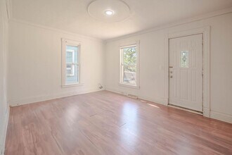 819 Oakland Dr in Kalamazoo, MI - Building Photo - Building Photo