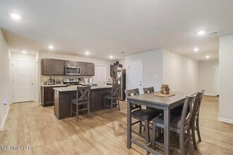 2520 Esplanade St in Ocean Springs, MS - Building Photo - Building Photo