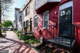 205 Bates St NW in Washington, DC - Foto de edificio - Building Photo