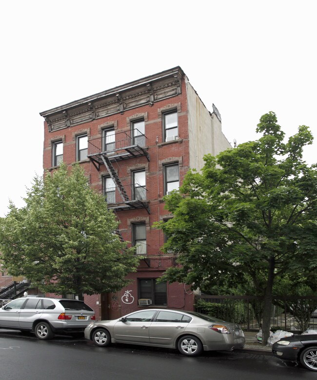 880 Gates Ave in Brooklyn, NY - Building Photo - Building Photo