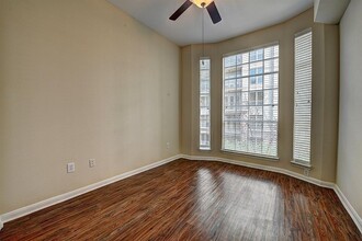 1901 Post Oak Park Dr in Houston, TX - Building Photo - Building Photo