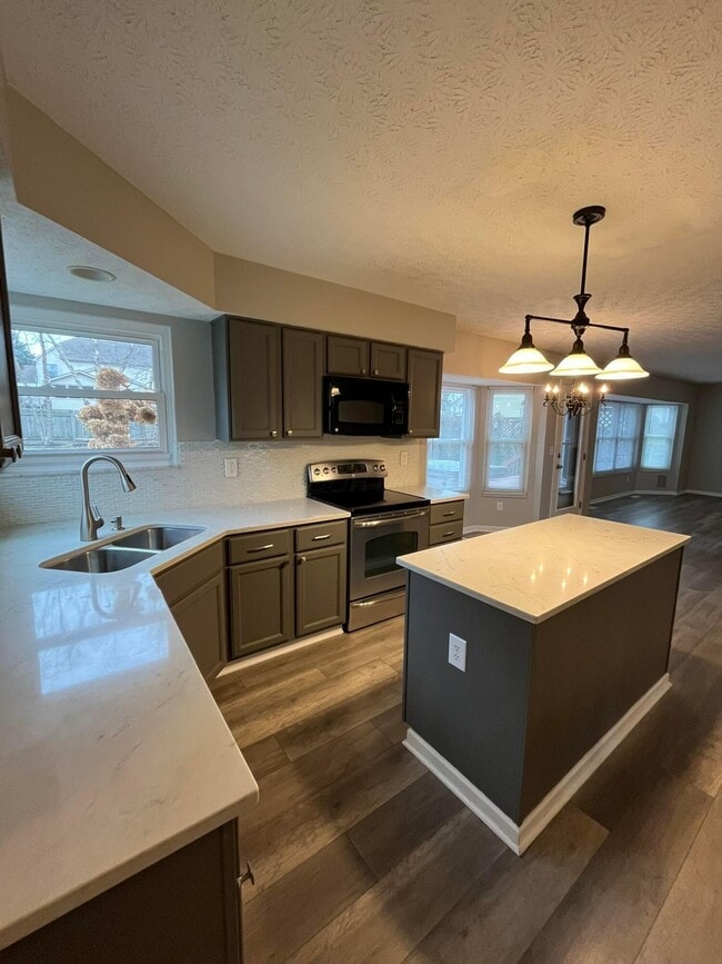 208 Caswell Dr in Gahanna, OH - Foto de edificio - Building Photo