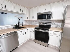 225 SW 113th Way, Unit 225 in Pembroke Pines, FL - Building Photo