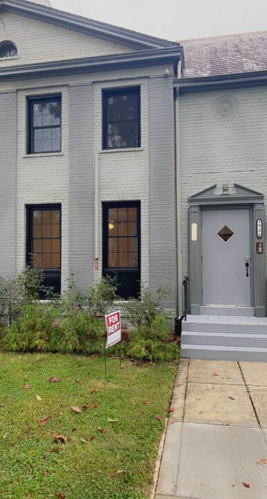 3926 W St NW in Washington, DC - Building Photo