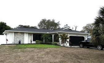 2122 Winningway St in Port Charlotte, FL - Building Photo