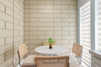 1341 N Mariposa Ave in Los Angeles, CA - Foto de edificio - Building Photo