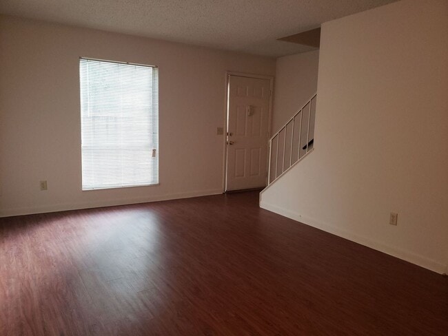 property at 291 Yelton Ct