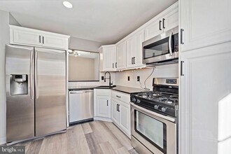 434 Atlanta Court in Washington Township, NJ - Foto de edificio - Building Photo