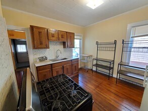 32 Claremon St, Unit 1 in Somerville, MA - Foto de edificio - Building Photo