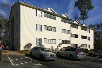 Clarendon Apartments and Townhomes in Raleigh, NC - Building Photo - Building Photo