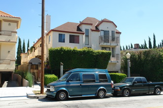 15023 Dickens St in Sherman Oaks, CA - Building Photo - Building Photo