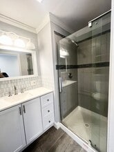 75 Chiswick Rd in Warwick, RI - Building Photo - Building Photo