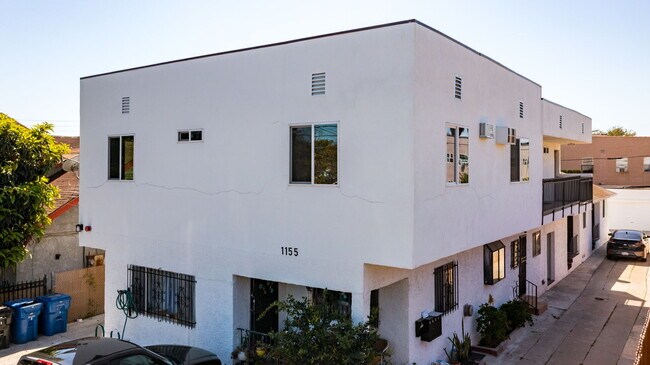 1155 N Ardmore Ave in Los Angeles, CA - Building Photo - Building Photo