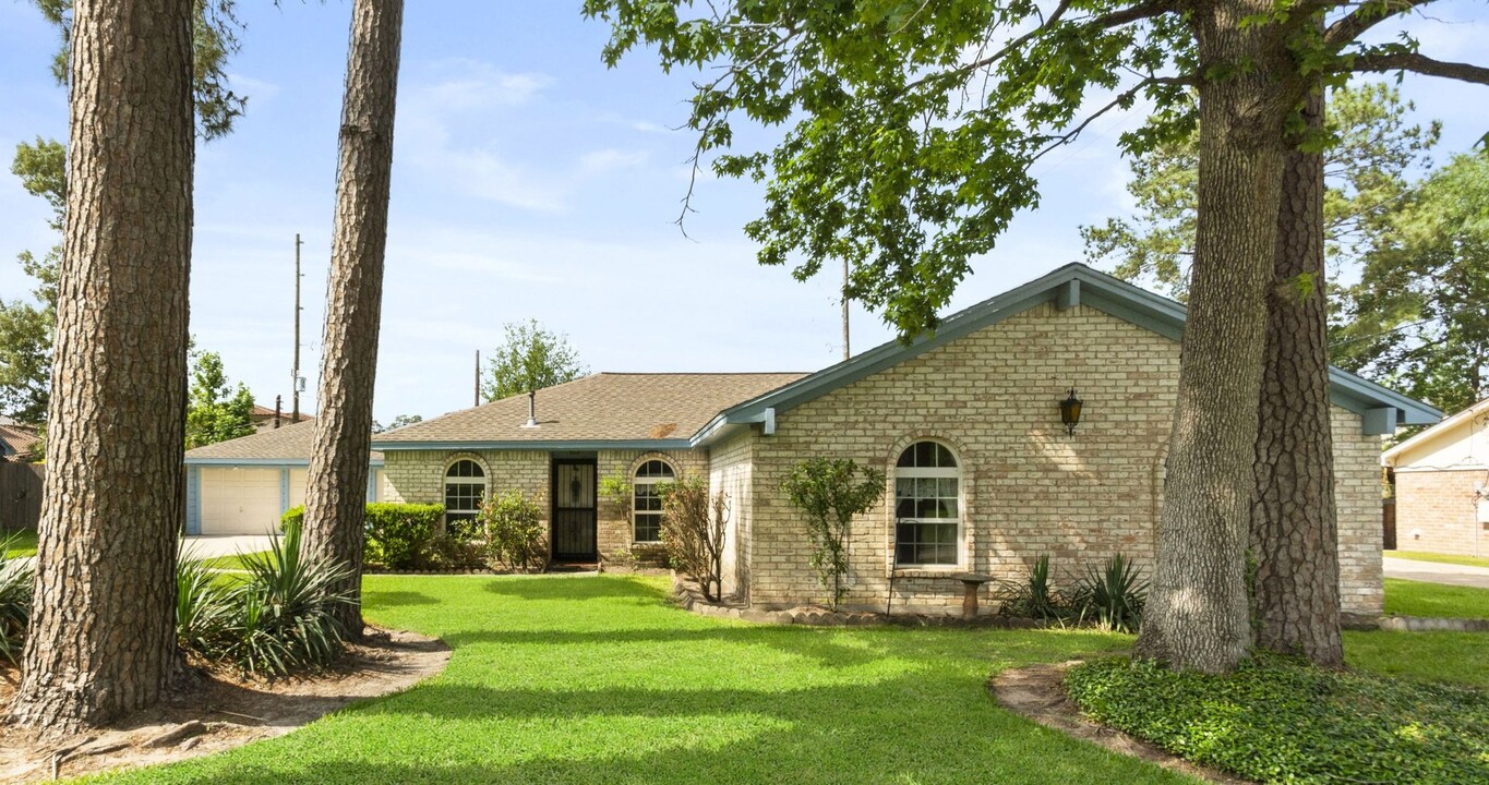 614 Crestwood Dr in Shenandoah, TX - Building Photo