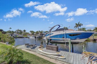 8337 SE Coconut St in Hobe Sound, FL - Building Photo - Building Photo