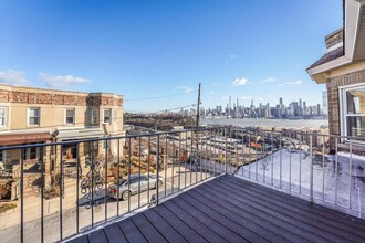 3 Lincoln Pl in Weehawken, NJ - Building Photo - Building Photo