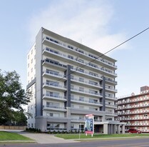 Imperial Suites in Hamilton, ON - Building Photo