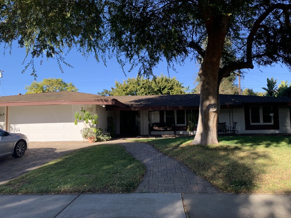 5474 Berkeley Rd in Santa Barbara, CA - Foto de edificio