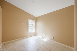 15015 Savannah Dr in Naples, FL - Foto de edificio - Building Photo