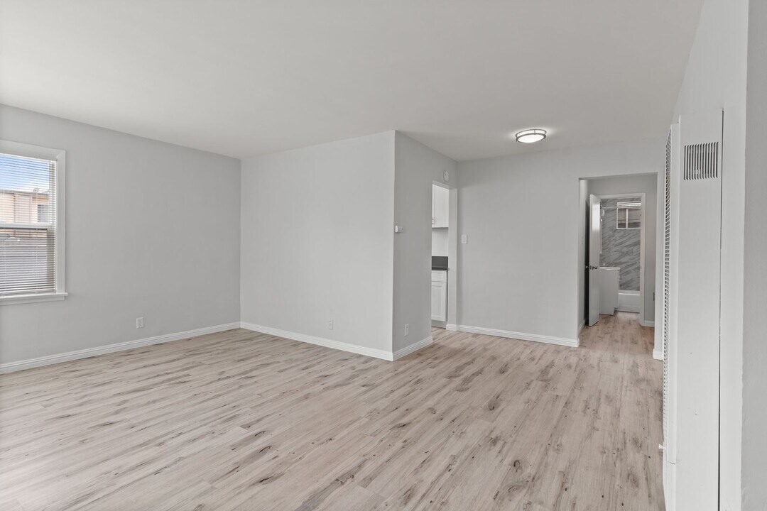 935 N Washington Pl in Long Beach, CA - Building Photo