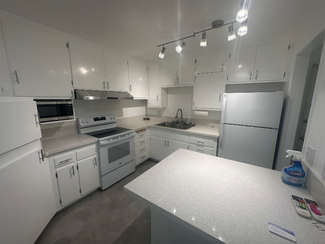 1946 Monte Vista Dr