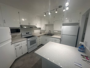 1946 Monte Vista Dr in Vista, CA - Building Photo - Building Photo