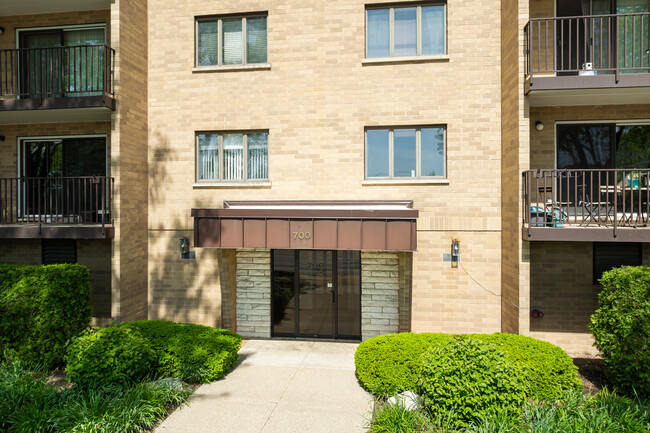 700 Graceland Ave in Des Plaines, IL - Building Photo - Primary Photo