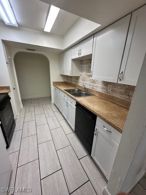 2175 Wyandotte Ave in Alva, FL - Building Photo