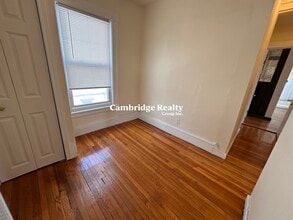 549 Broadway, Unit 2T in Somerville, MA - Building Photo - Building Photo