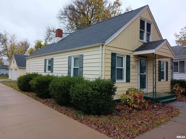 property at 1914 W Richwoods Blvd