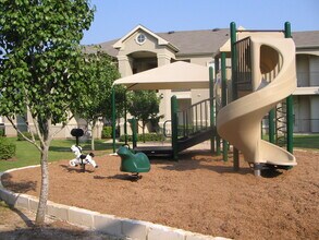 The Lodge at Lost Pines Apartments in Bastrop, TX - Foto de edificio - Building Photo