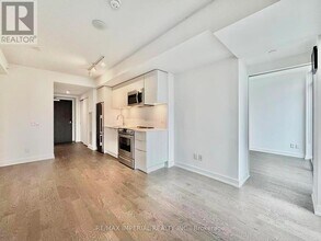 25 Richmond St E in Toronto, ON - Building Photo - Building Photo