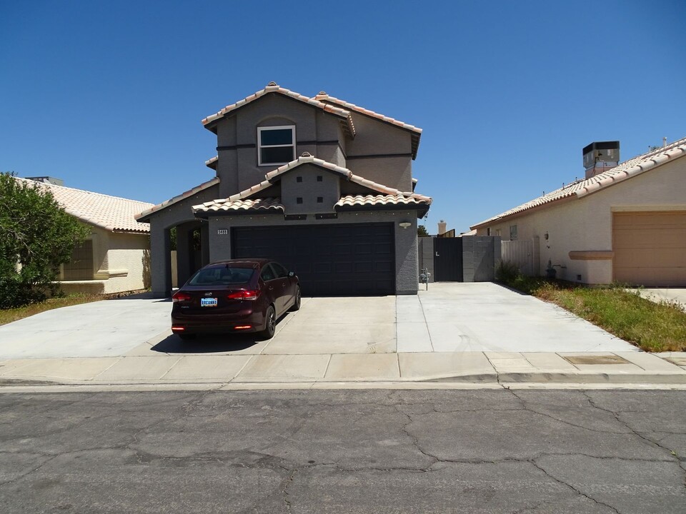 5488 Morning Swim Ln in Las Vegas, NV - Building Photo