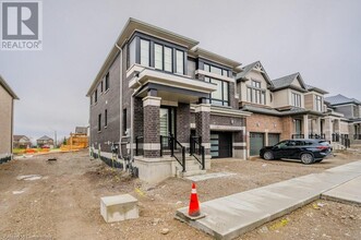 120 Blacklock St in Cambridge, ON - Building Photo - Building Photo