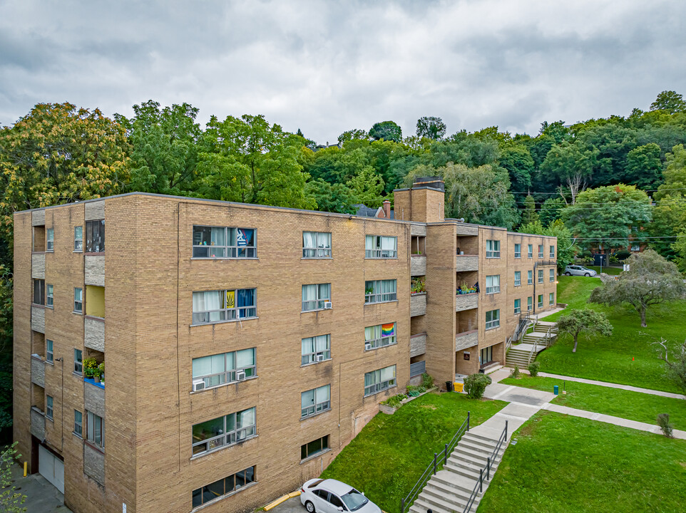 Mountain View Apartments in Hamilton, ON - Building Photo