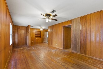 AVAILABLE NOW--- 3 Bed, 1.5 Bath in Eastgate in College Station, TX - Building Photo - Building Photo