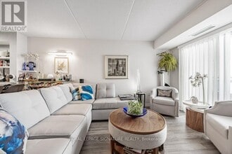 30 Via Rosedale in Brampton, ON - Building Photo - Building Photo