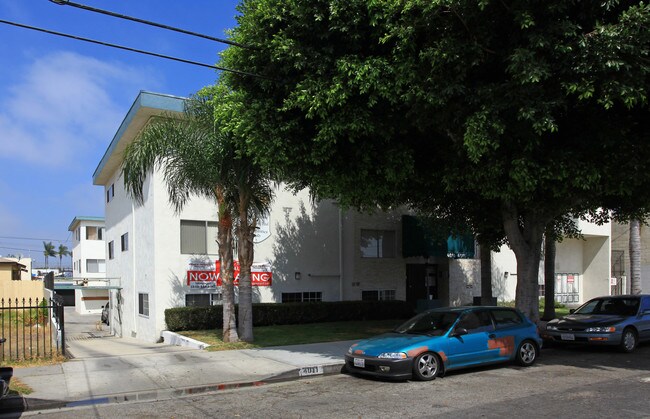 4015 W 129th St in Hawthorne, CA - Foto de edificio - Building Photo