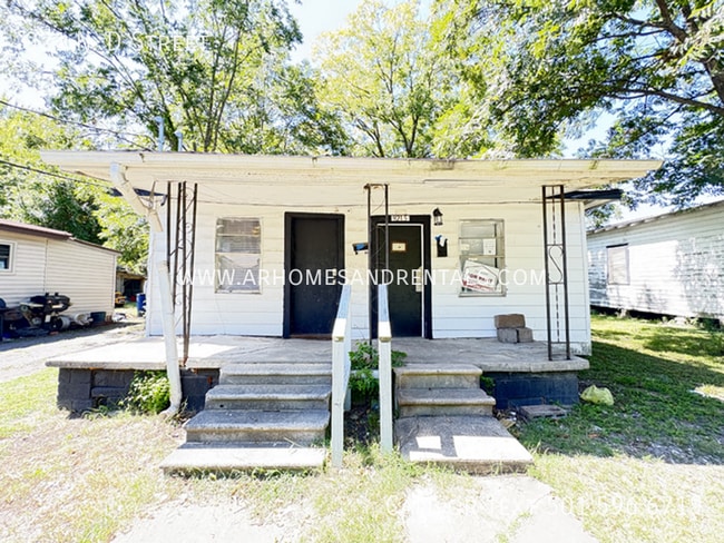 property at 921 N Dakota Ave