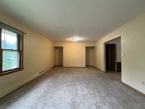 2296 Woodworth St in Dubuque, IA - Building Photo - Building Photo