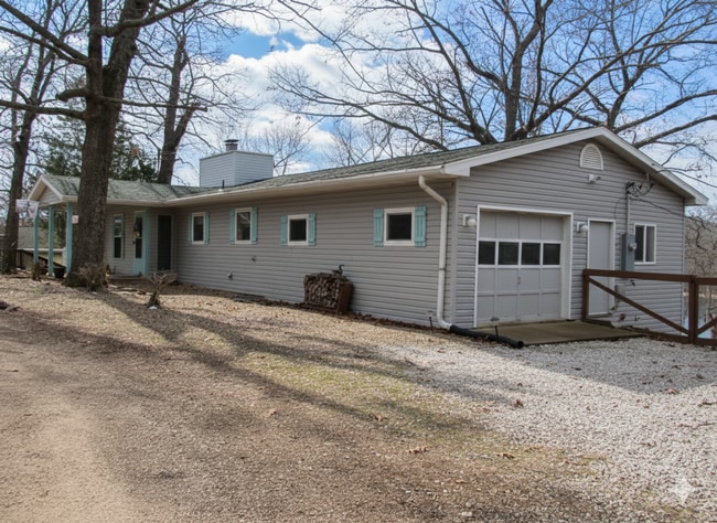 6739 Pk Shrs Est in Osage Beach, MO - Building Photo - Building Photo