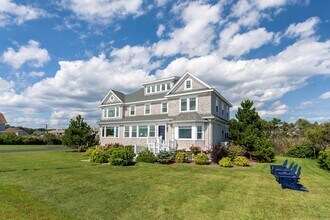 159 Beach Ave in Kennebunk, ME - Building Photo - Building Photo