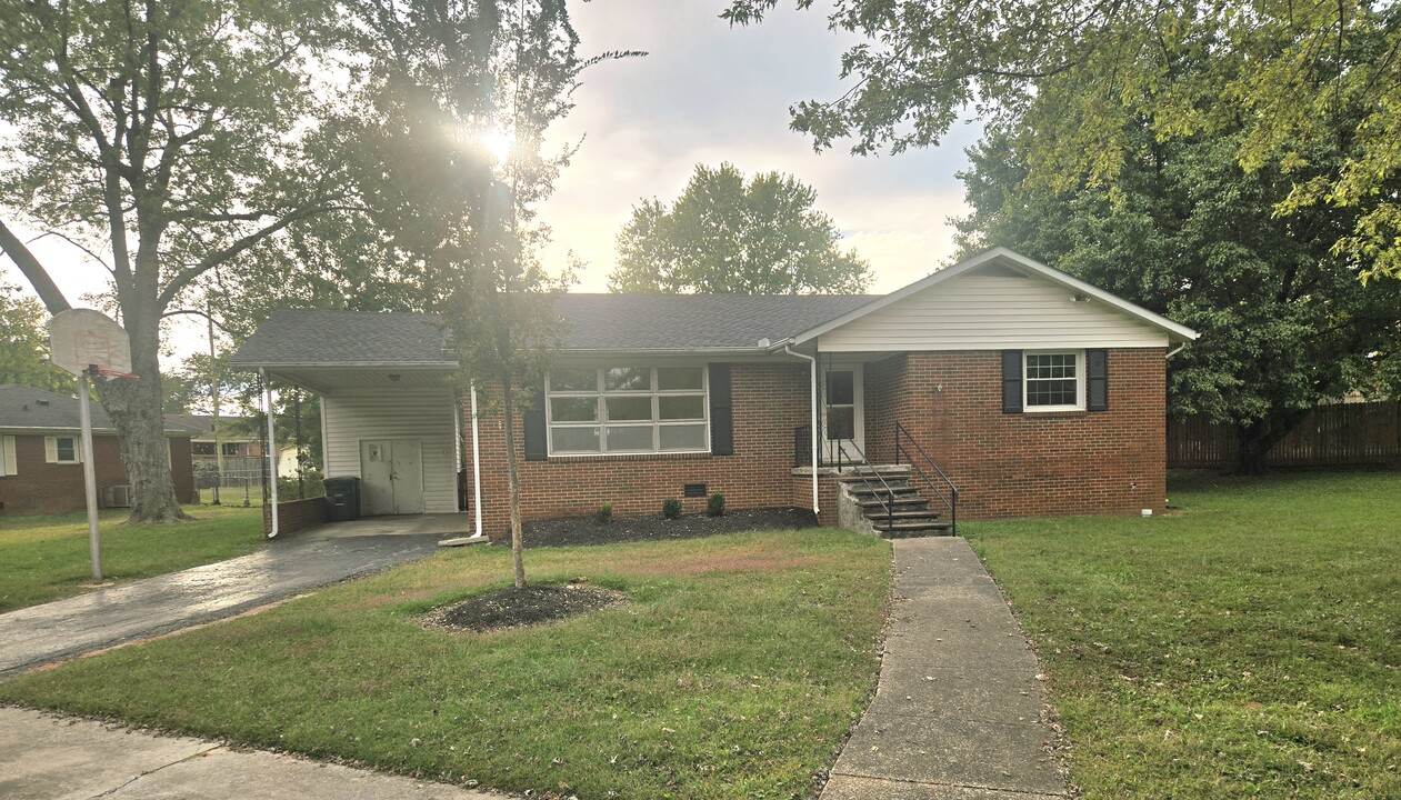 107 Wayside Dr in Hopkinsville, KY - Building Photo