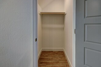 915 Blue Oak Lane W in Madera, CA - Building Photo - Building Photo