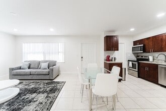 1800 NW 4th Ave in Boca Raton, FL - Foto de edificio - Building Photo